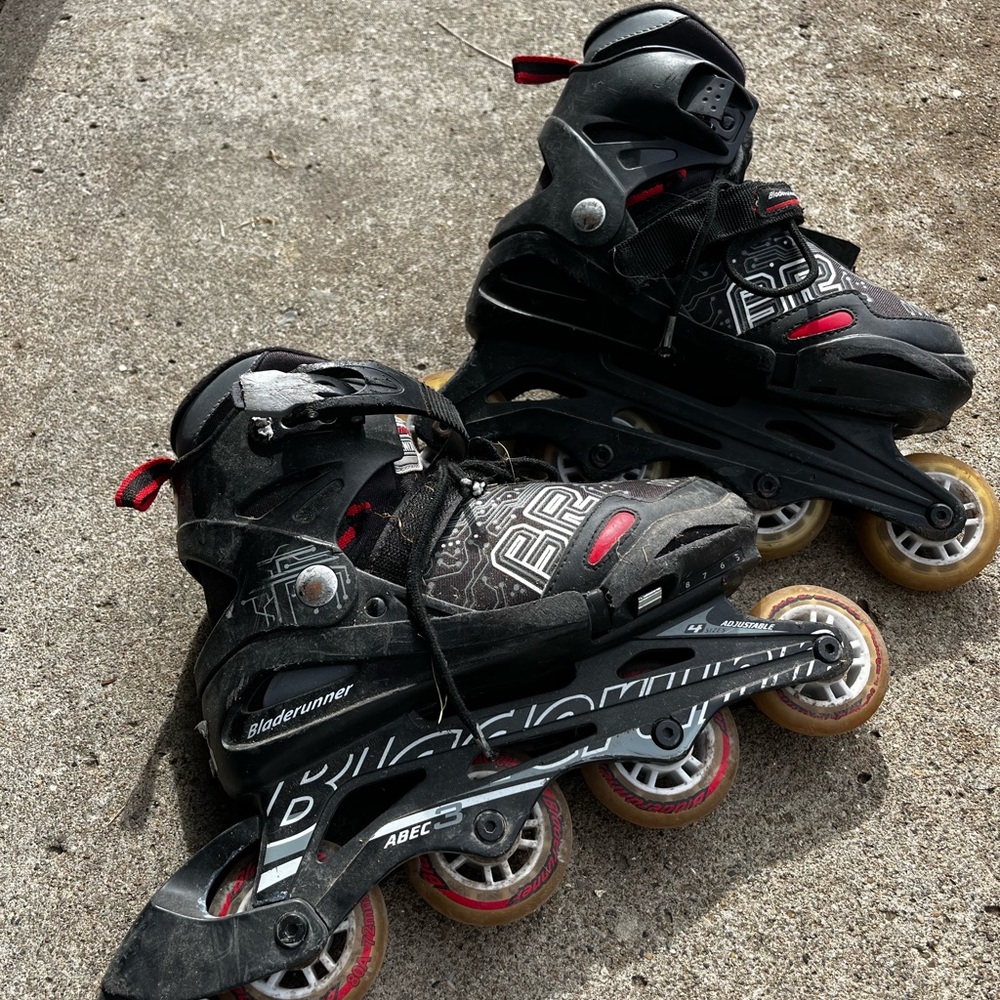 Youth rollerblades. Adjustable size 5-8
